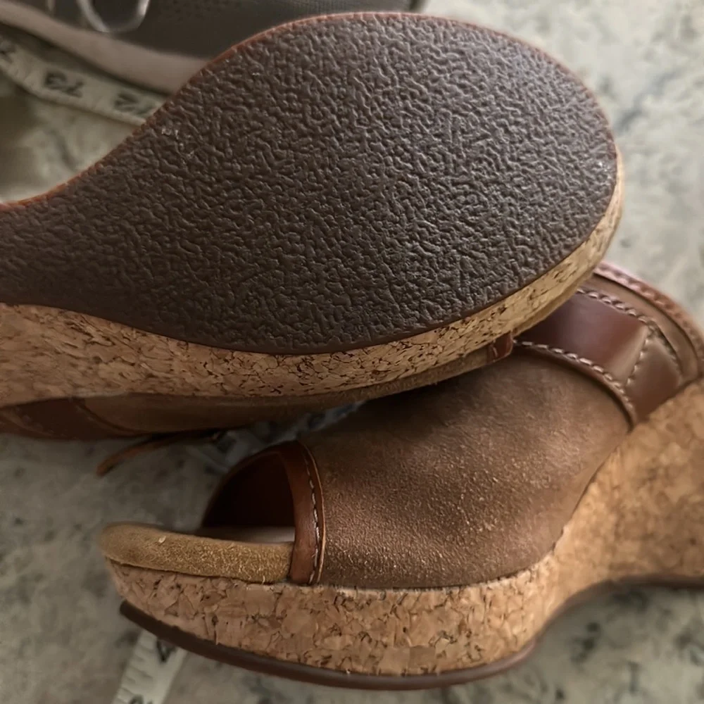 Clarks shoes wedges tan suede toeless size 7 Barbie core
